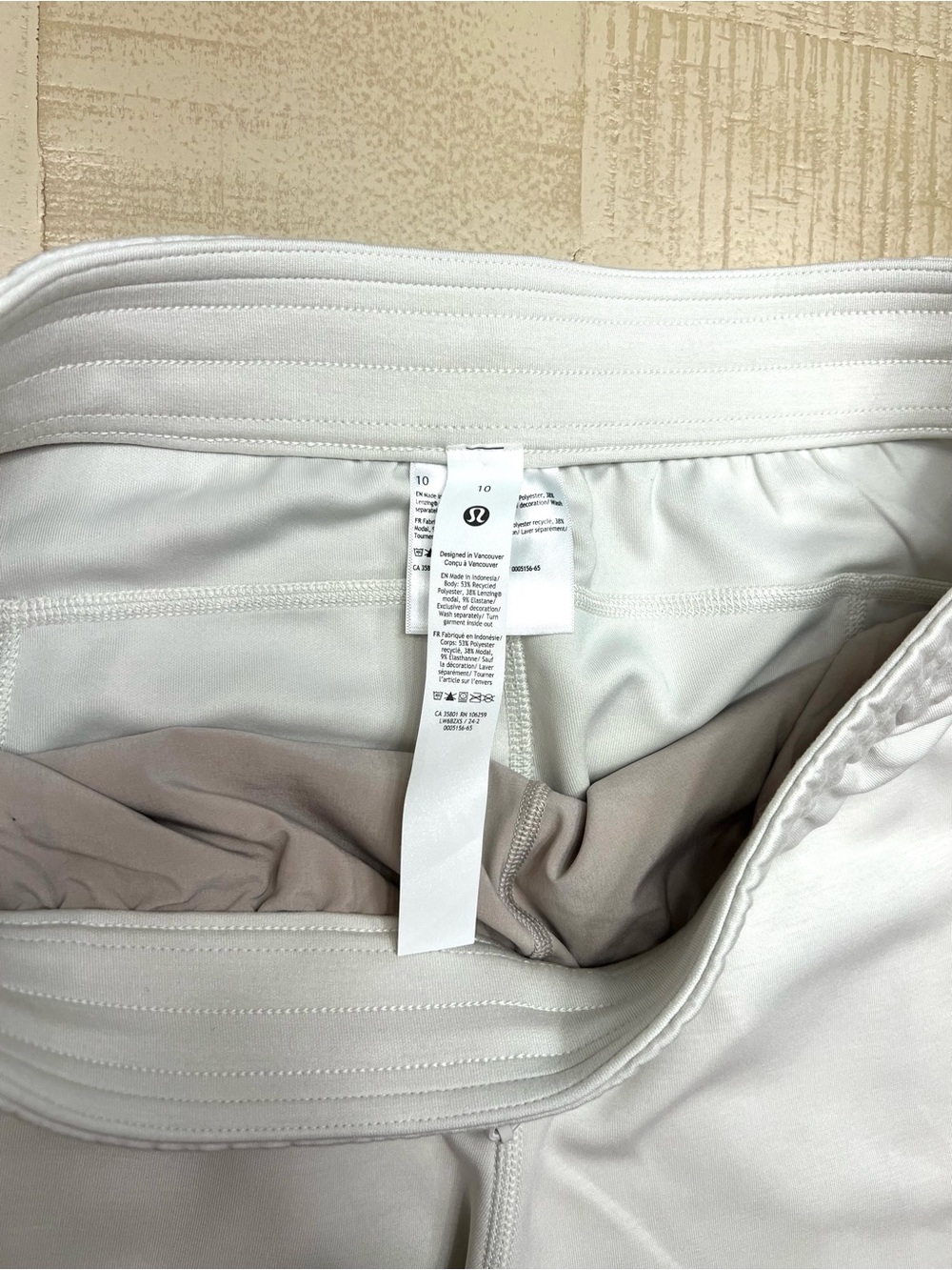 Lululemon Softstreme HR Straight Leg Crop pants - Picture 3 of 7